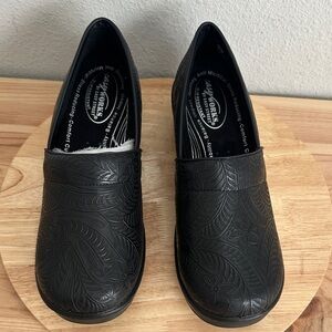 Easy Works By Easy Street Lyndee Womens Round Clogs 12WW black